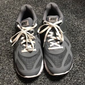Nike Running Shoes (Men’s Size 7/Women’s Size 8.5)